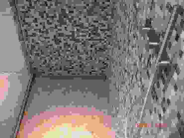 Bathrooms/ Dynamic444 od Dynamic444 Nowoczesny