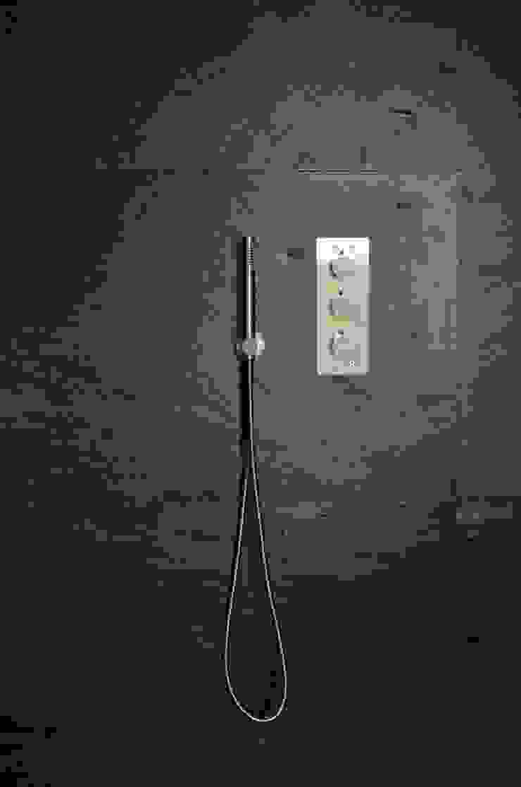 Bathrooms/ Dynamic444 od Dynamic444 Nowoczesny