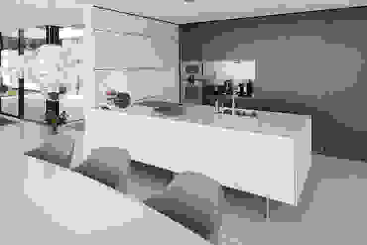 “G-house, villa met gastenverblijf aan de Reeuwijkse Plas” , Lab32 architecten Lab32 architecten Modern kitchen