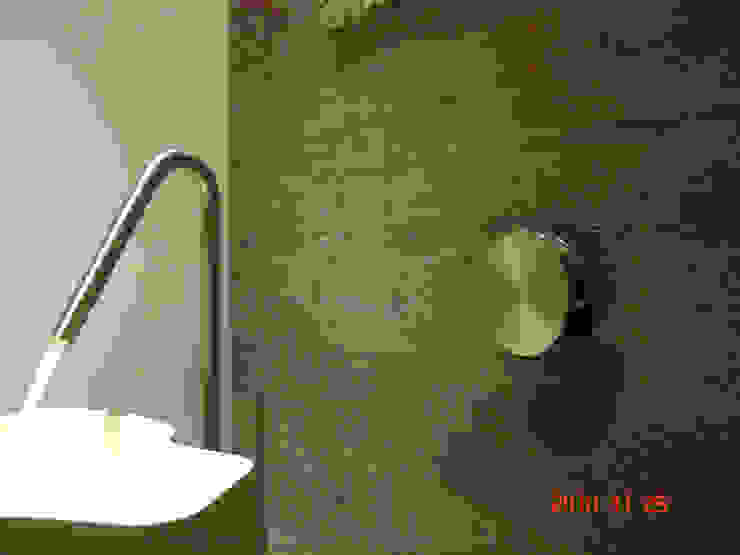 Bathrooms/ Dynamic444 od Dynamic444 Nowoczesny