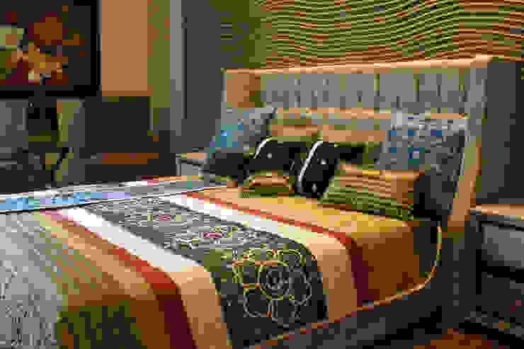 Luxury King Size Silk Bedspread homify Modern style bedroom Silk Green Textiles