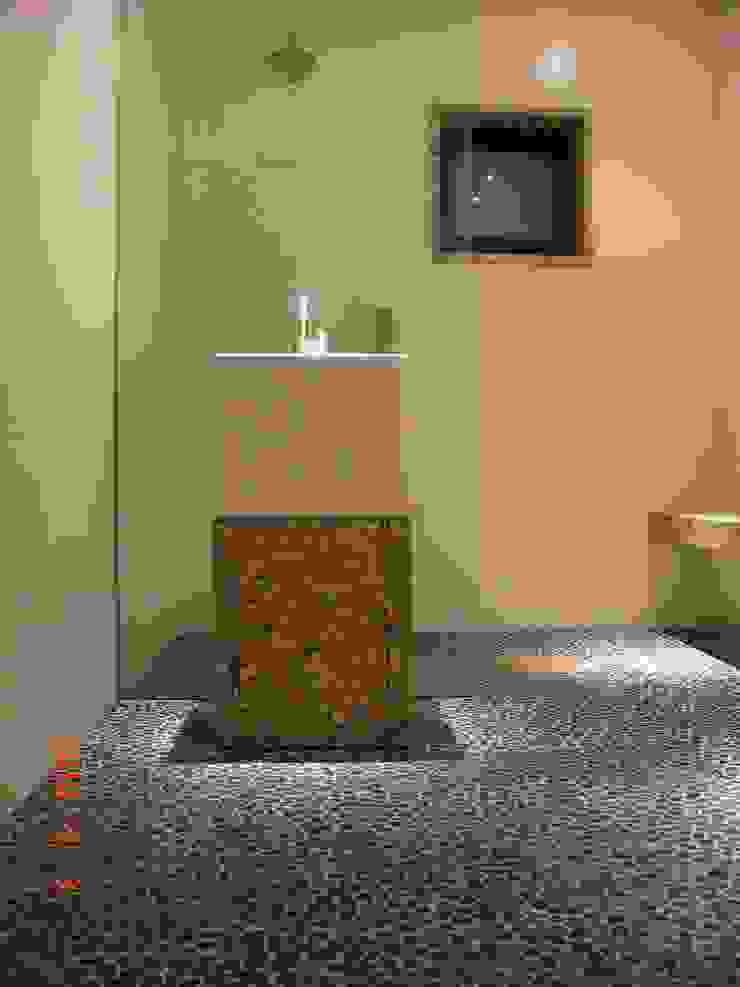 Bathrooms/ Dynamic444 od Dynamic444 Nowoczesny