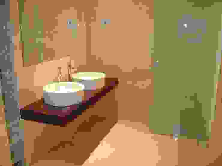 Bathrooms/ Dynamic444 od Dynamic444 Nowoczesny