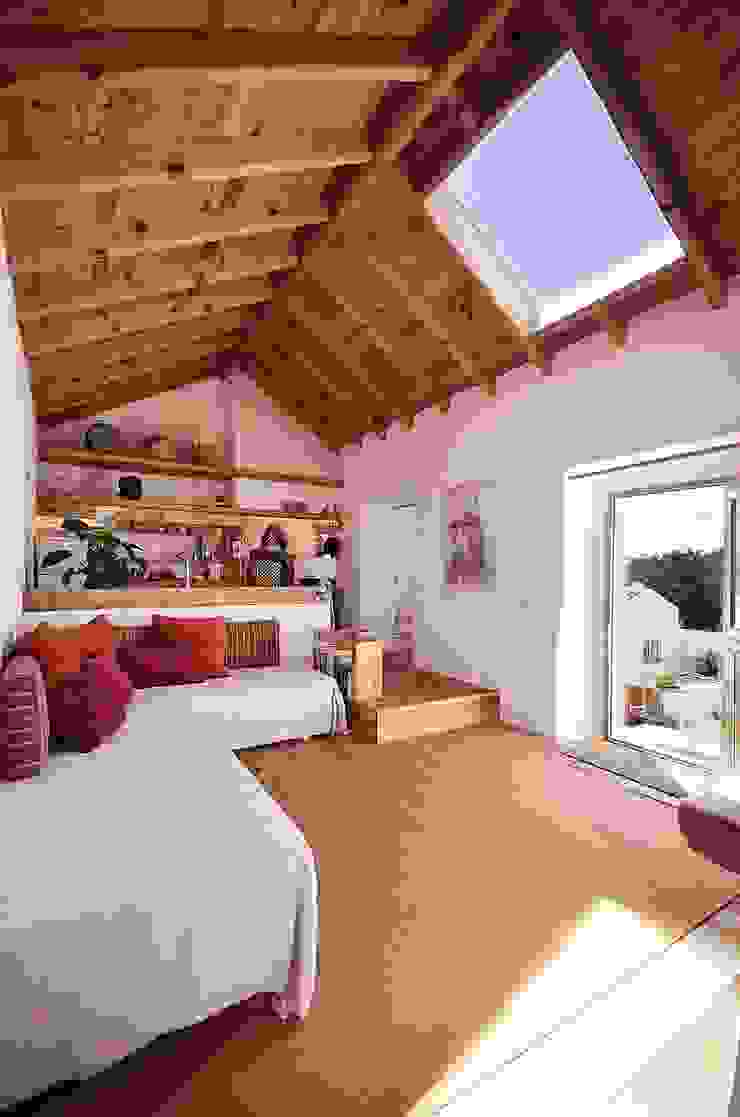 Rustic style living room by pedro quintela studio Rustic Stone