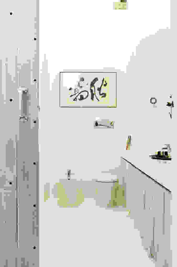 Progetto studio mamo Moderne badkamers