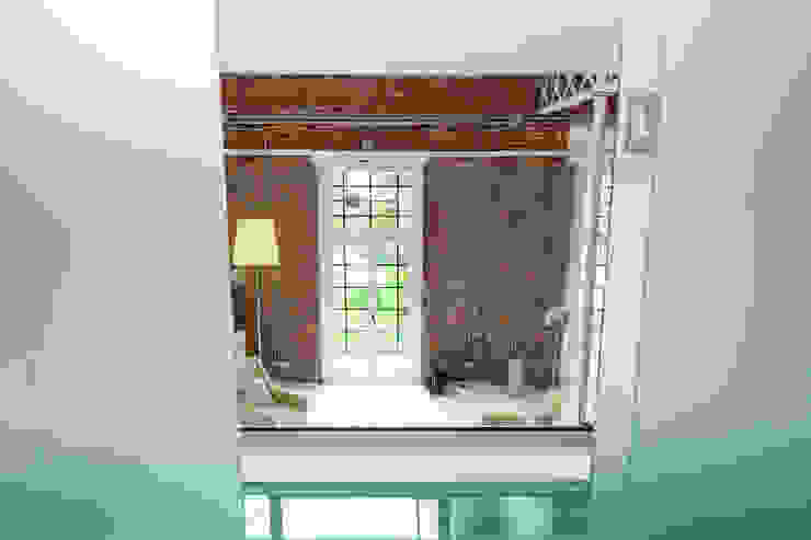 Progetto studio mamo Moderne gangen, hallen & trappenhuizen