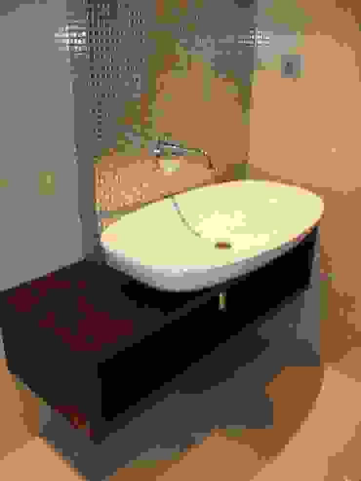 Bathrooms/ Dynamic444 od Dynamic444 Nowoczesny
