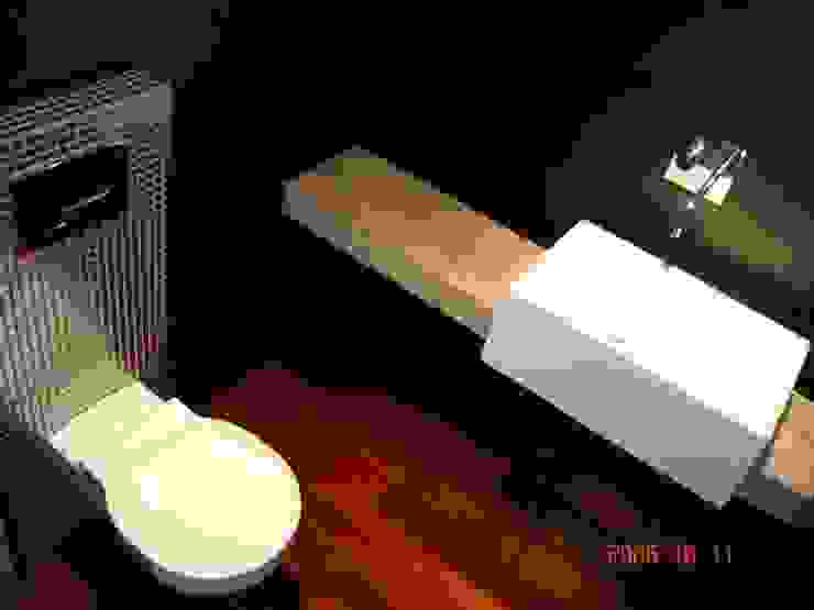 Bathrooms/ Dynamic444 od Dynamic444 Nowoczesny