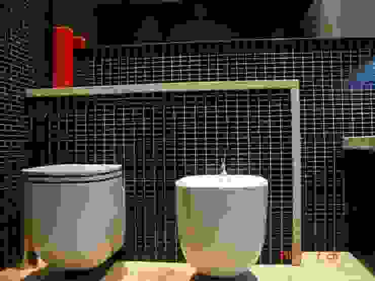 Bathrooms/ Dynamic444 od Dynamic444 Nowoczesny