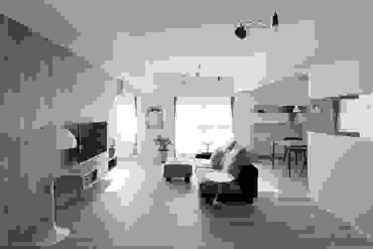 Renovation 104, 一色玲児 建築設計事務所 / ISSHIKI REIJI ARCHITECTS 一色玲児 建築設計事務所 / ISSHIKI REIJI ARCHITECTS Scandinavian style living room