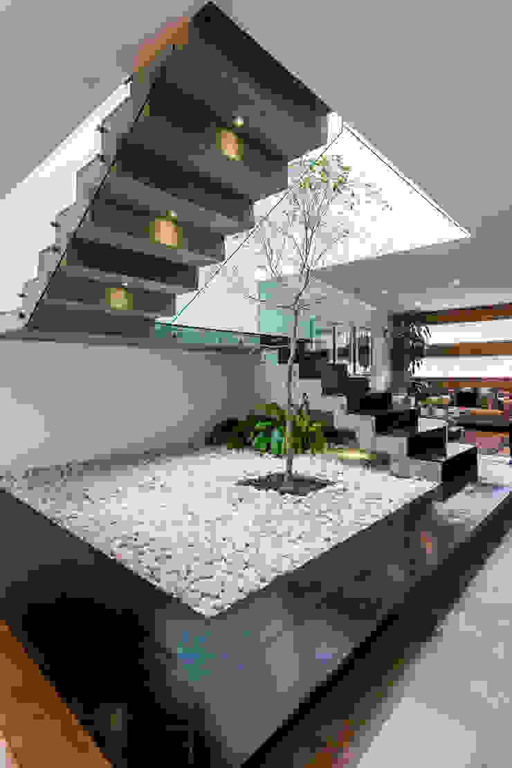 N14, aaestudio aaestudio Modern corridor, hallway & stairs