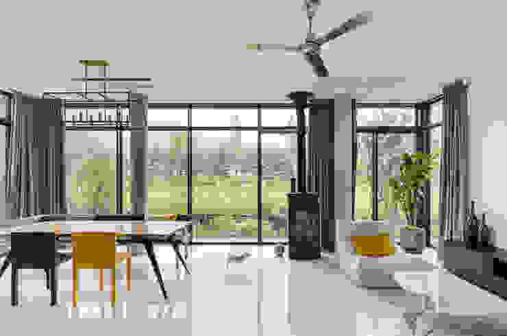 L house, aandd architecture and design lab. aandd architecture and design lab. Modern living room