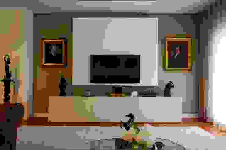 Eclectic style living room by Spacemakers Eclectic