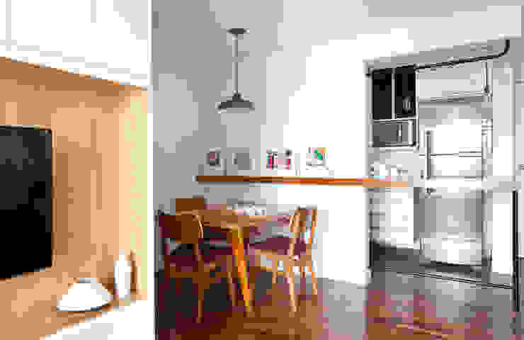 Apartamento da Catia, INÁ Arquitetura INÁ Arquitetura Skandinavische Esszimmer