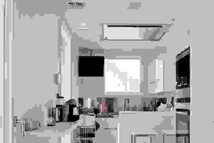 Ristrutturazione casa a schiera primi '900, Studio Olmeda Arch. Marco Amedeo Studio Olmeda Arch. Marco Amedeo Modern kitchen