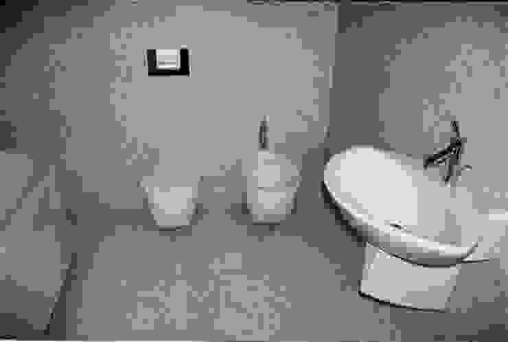 Bathrooms/ Dynamic444 od Dynamic444 Nowoczesny