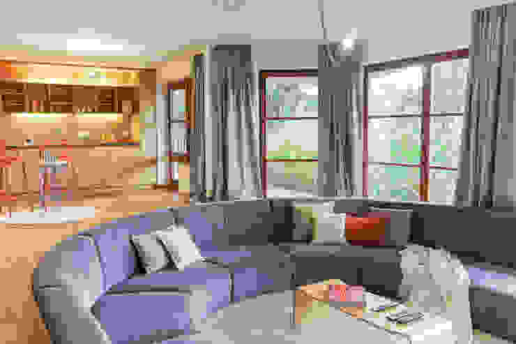 Staging einer Villa zum Verkauf Home Staging Gabriela Überla Klassischer Multimedia-Raum