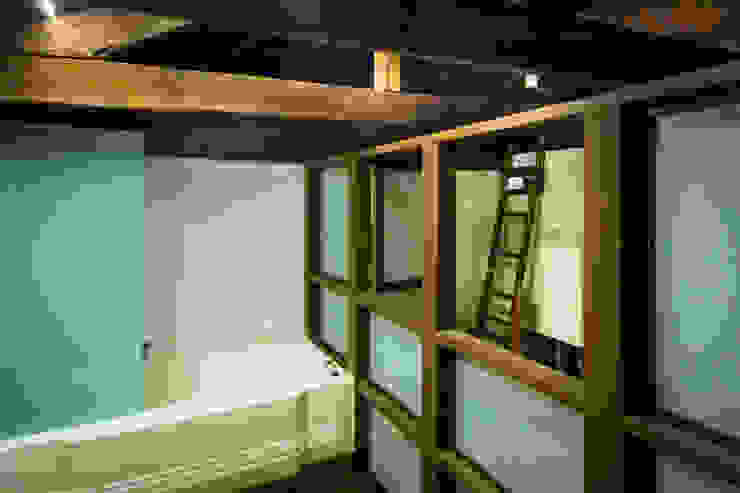 Refurbishment in Teusuillo, Bogotá SDHR Arquitectura Modern bathroom Iron/Steel