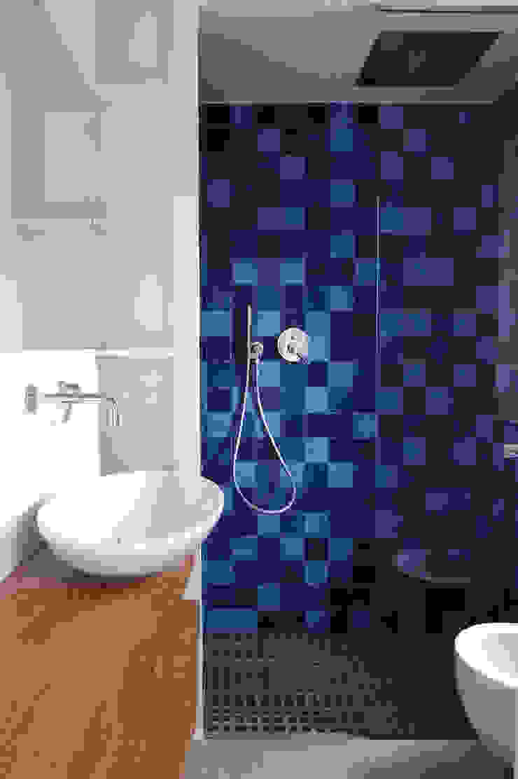 02arch Minimalist bathroom