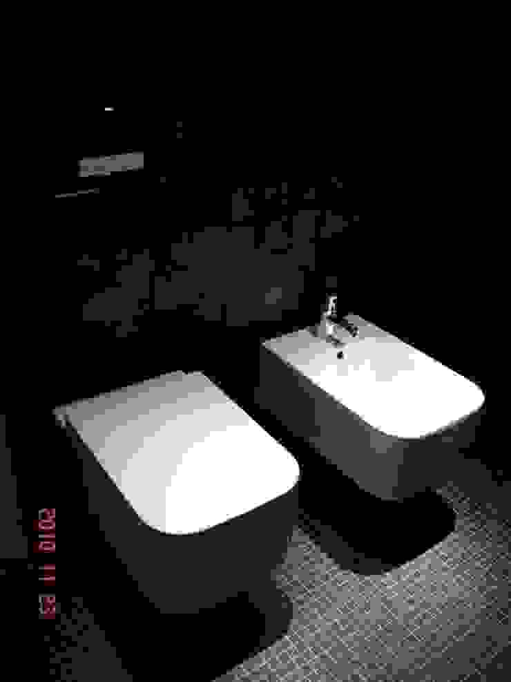 Bathrooms/ Dynamic444 od Dynamic444 Nowoczesny