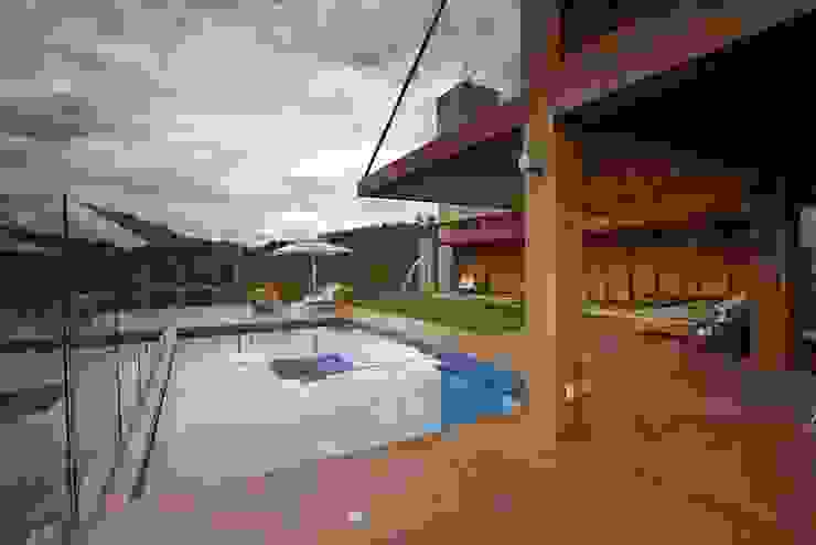 Mountain House David Guerra Arquitetura e Interiores Casas de estilo rústico