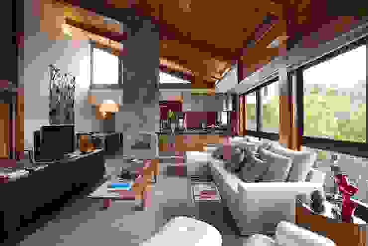 Mountain House David Guerra Arquitetura e Interiores Casas de estilo rústico