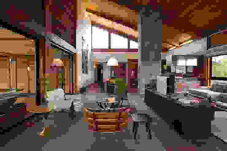 Mountain House David Guerra Arquitetura e Interiores Casas de estilo rústico