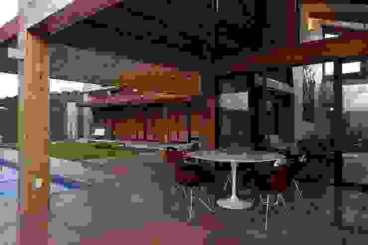 Mountain House David Guerra Arquitetura e Interiores Casas de estilo rústico