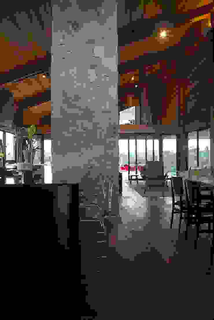 Mountain House David Guerra Arquitetura e Interiores Casas de estilo rústico