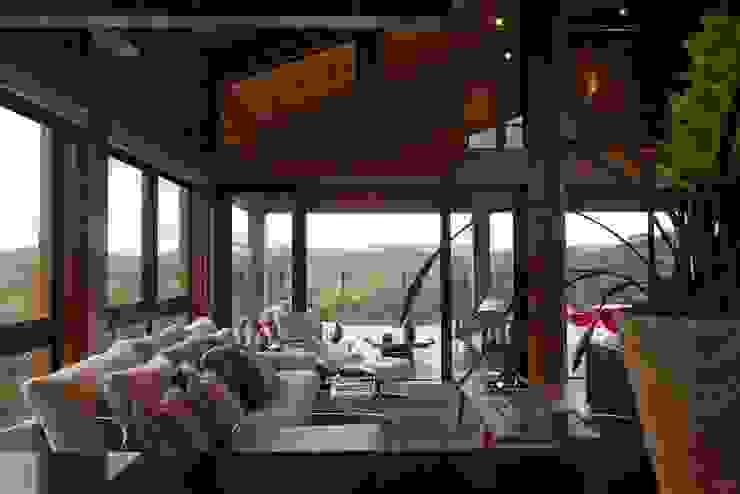 Mountain House David Guerra Arquitetura e Interiores Casas de estilo rústico