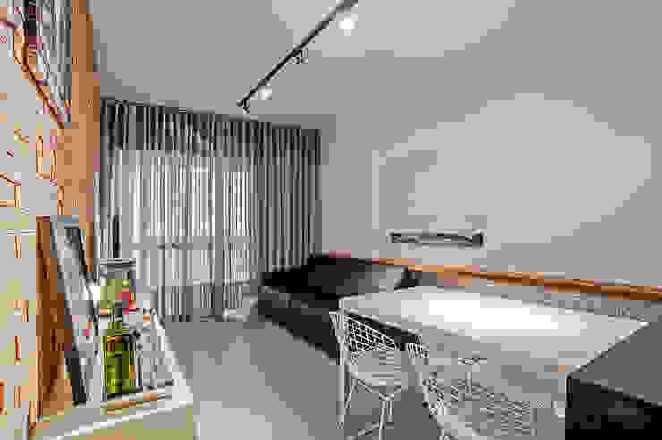 Apartamento LB Studio Boscardin.Corsi Arquitetura Salas de jantar modernas