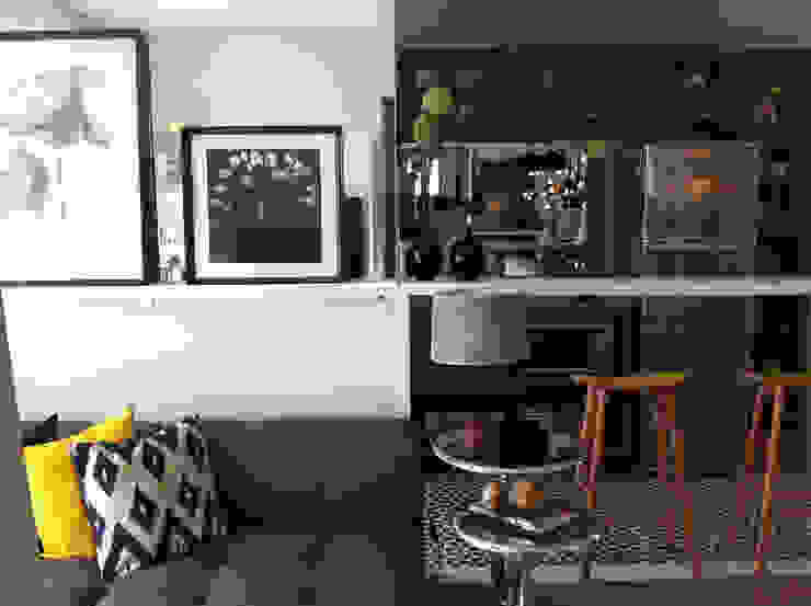 Fabiana Rosello Arquitetura e Interiores Eclectic style living room