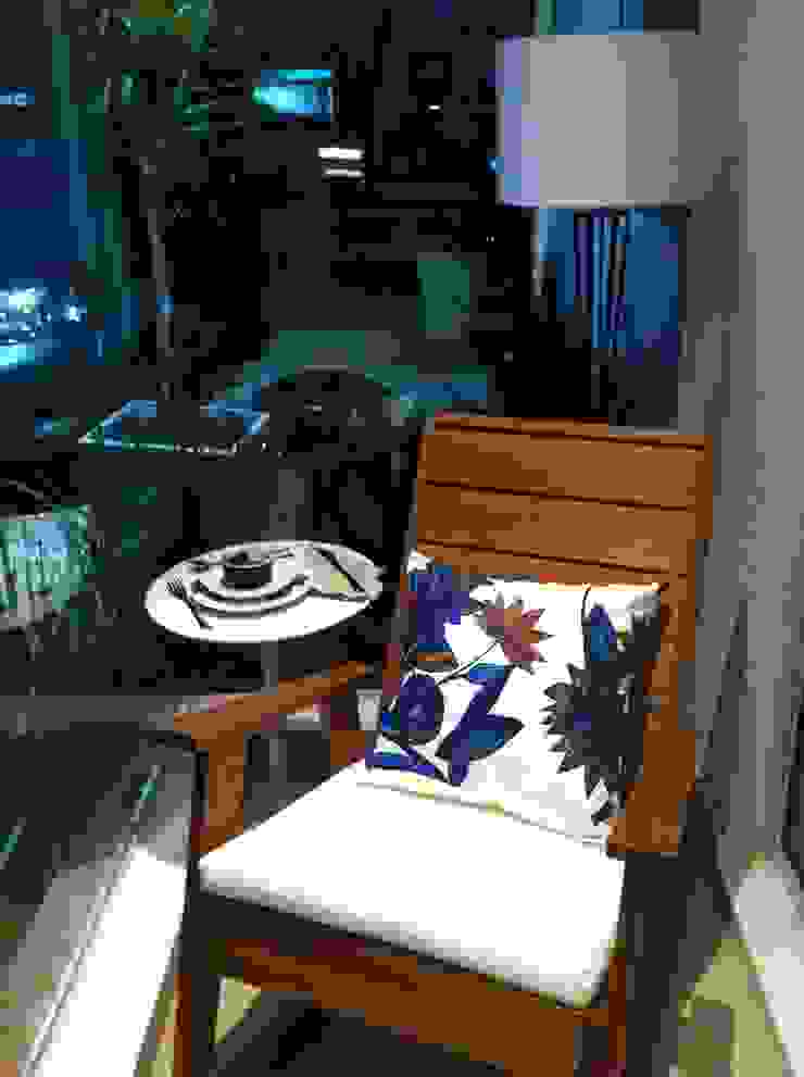 Fabiana Rosello Arquitetura e Interiores Eclectic style balcony, veranda & terrace