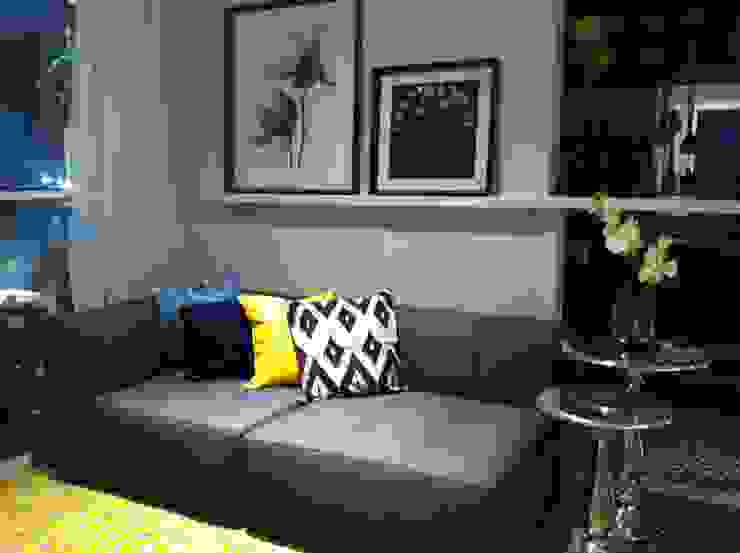 Fabiana Rosello Arquitetura e Interiores Eclectic style living room