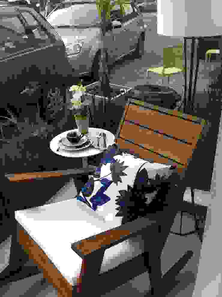 Fabiana Rosello Arquitetura e Interiores Eclectic style balcony, veranda & terrace