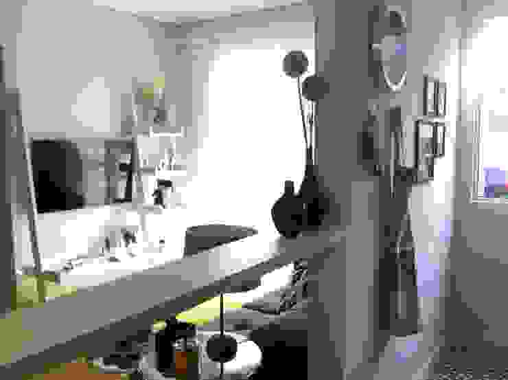 Fabiana Rosello Arquitetura e Interiores Eclectic style living room