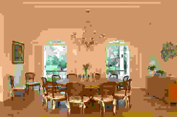 Célia Orlandi por Ato em Arte Dining roomTables