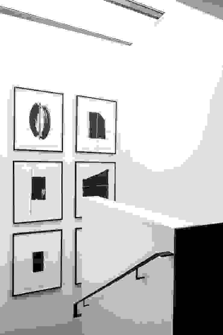 Modern corridor, hallway & stairs by Antonio Martins Interior Design Inc Modern