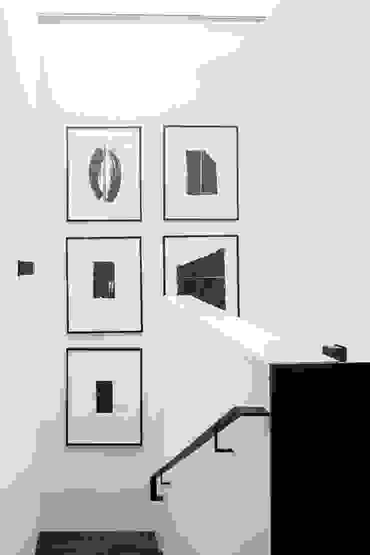 Modern corridor, hallway & stairs by Antonio Martins Interior Design Inc Modern