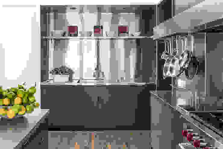 Modern kitchen by Antonio Martins Interior Design Inc Modern