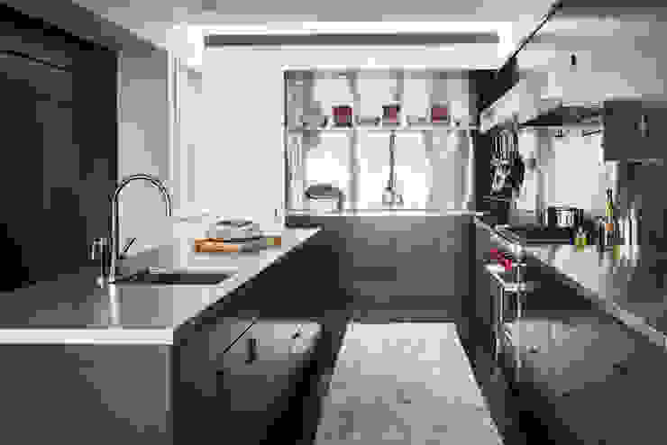 Modern kitchen by Antonio Martins Interior Design Inc Modern