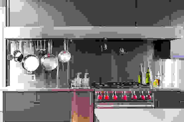 Modern kitchen by Antonio Martins Interior Design Inc Modern