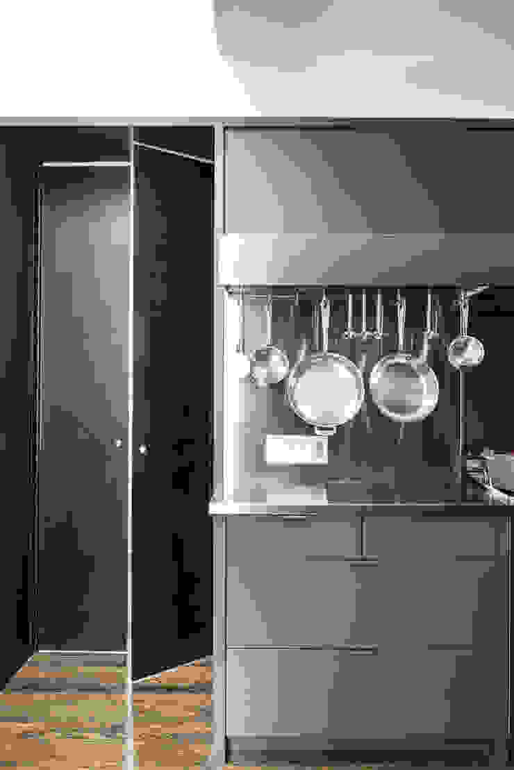 Modern kitchen by Antonio Martins Interior Design Inc Modern