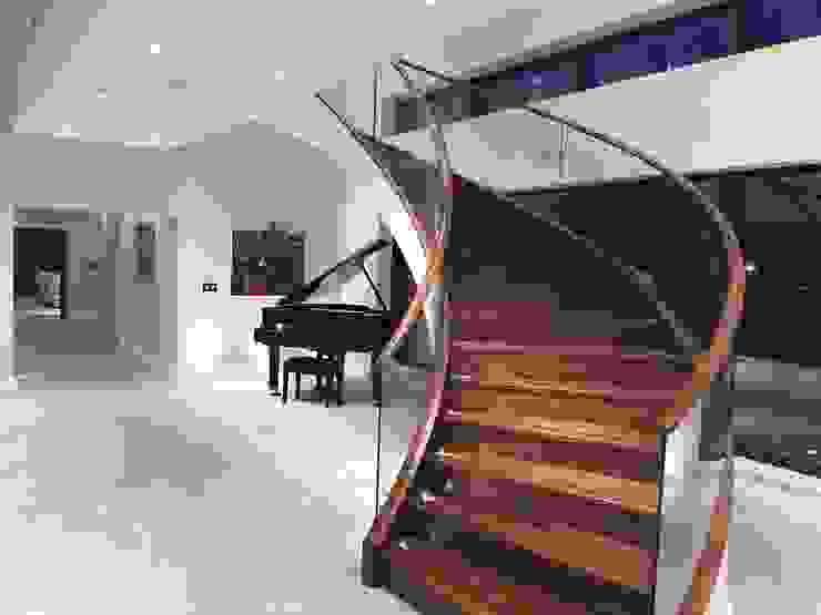 Luxury Staircase, Haldane UK Haldane UK Modern corridor, hallway & stairs Wood