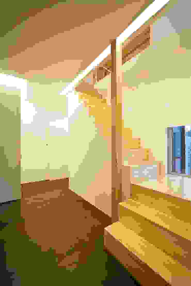 星設計室 Modern Corridor, Hallway and Staircase Wood Wood effect
