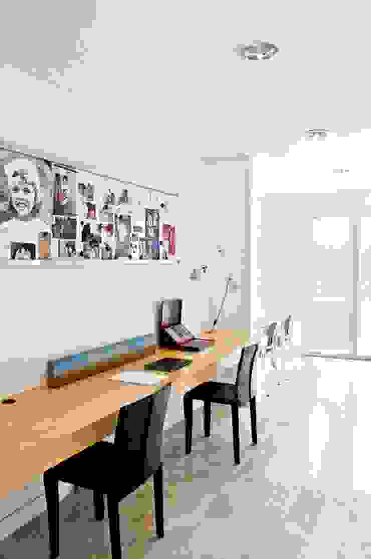 Arq. PAULA de ELIA & Asociados Study/office