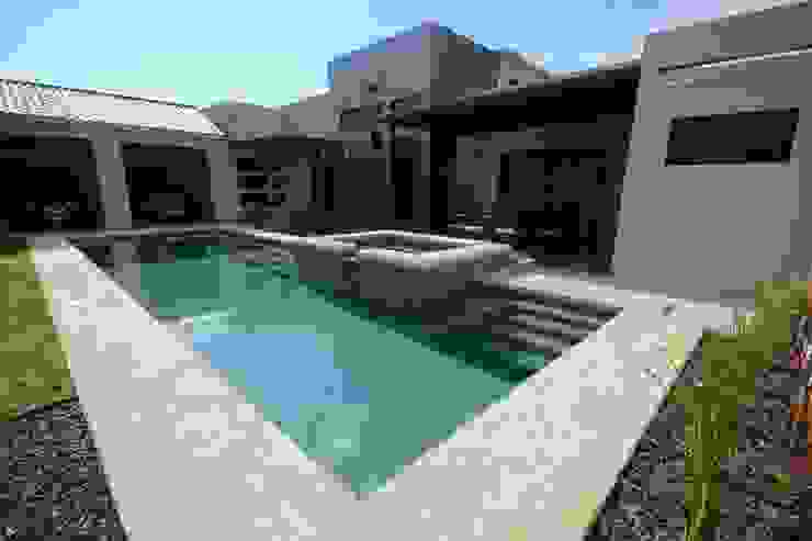 Lo Interior مسبح