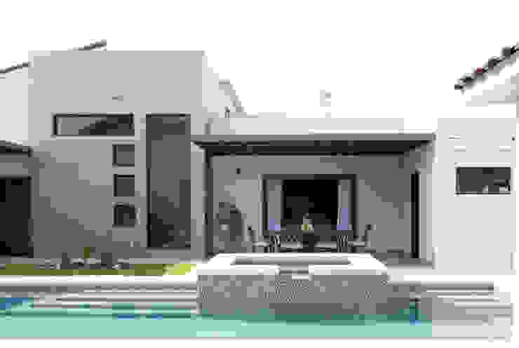 Lo Interior مسبح