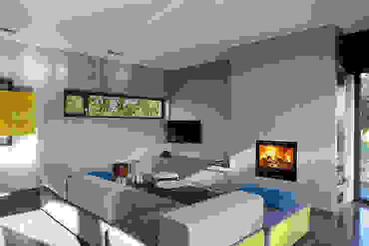 Modern living room by Biojaq - Comércio e Distribuição de Recuperadores de Calor Lda Modern