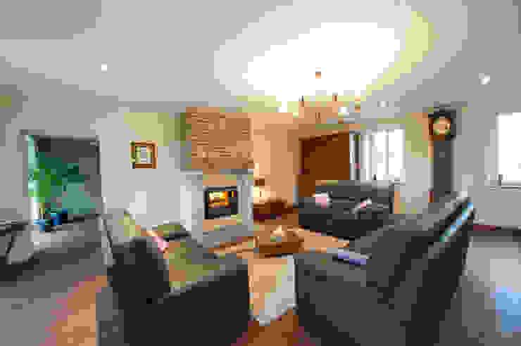 Modern living room by Biojaq - Comércio e Distribuição de Recuperadores de Calor Lda Modern